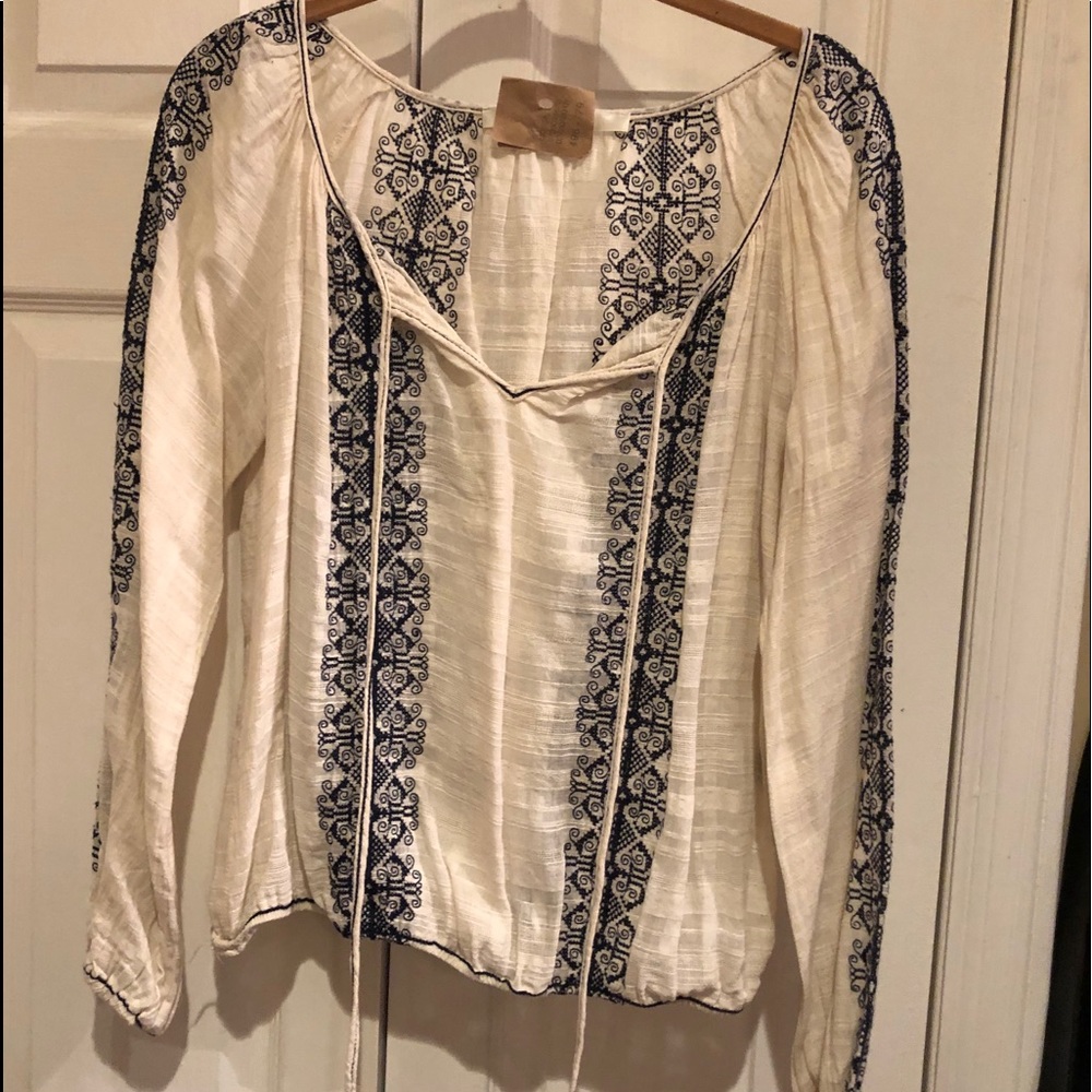 Max studio embroidered top
